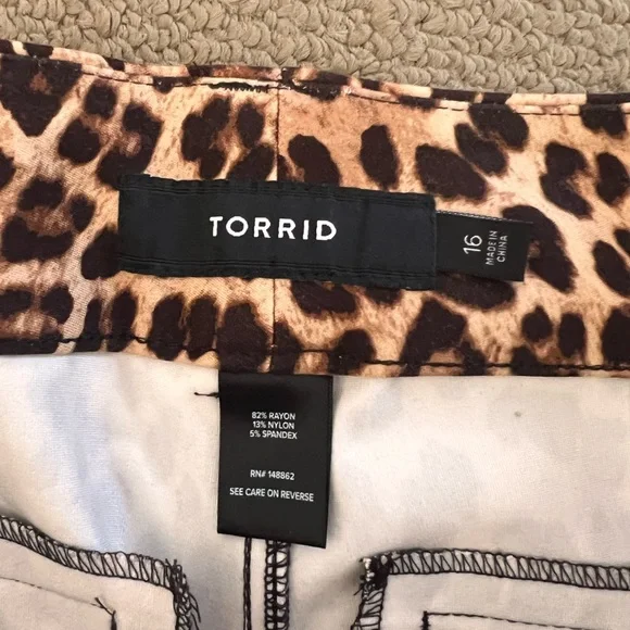 Torrid Leopard Print pixie Pant - Picture 5 of 6